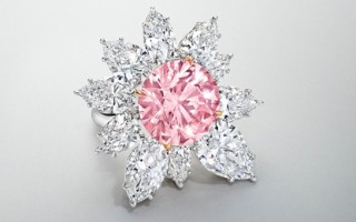 Christie’s 纽约珠宝春拍成交价最高拍品：10.20ct浓彩粉钻