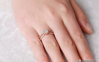 女生右手无名指戴戒指是什么意思？