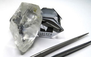 安哥拉 Lulo 矿发现一颗235ct钻石原石