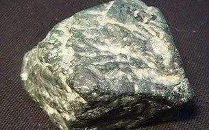 翡翠原石有几种品种,翡翠原石种类的鉴别和图解