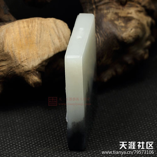 【天一玉器】新疆和田玉青花玉挂件 青莲 33克 (转载)-第4张图片-翡翠网