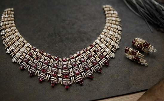 Chanel 香奈儿 Tweed Royal 钻石和红宝石项链 耗时2400小时的匠心之作