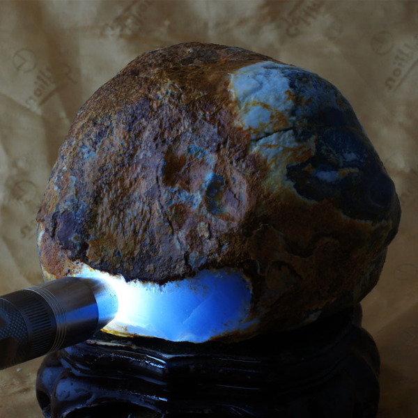 翡翠水晶原石的特征,翡翠原石特征-第1张图片-翡翠网