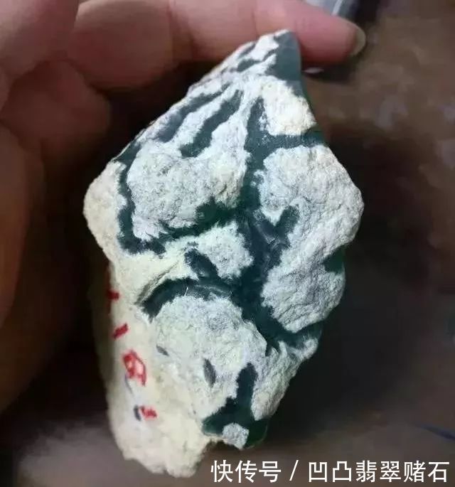 关于缅甸翡翠水晶原石的信息-第1张图片-翡翠网