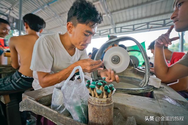 关于缅甸买翡翠原石视频的信息-第13张图片-翡翠网