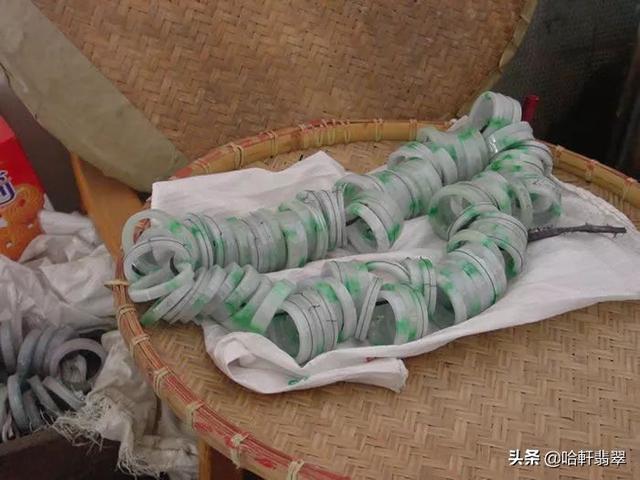 翡翠手镯1万水头几年养出的简单介绍-第8张图片-翡翠网