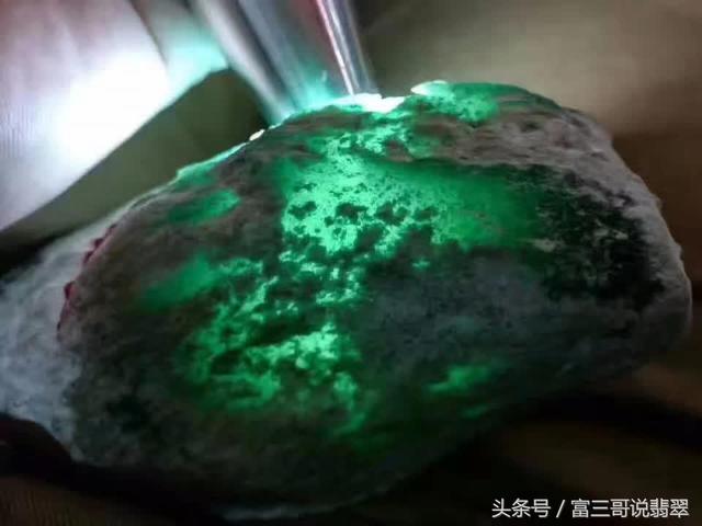 翡翠原石脱砂教程翡翠原石去皮开窗教程-第7张图片-翡翠网