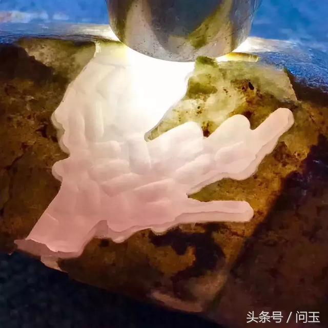 翡翠原石玻璃,翡翠玻璃种和冰种的区别在哪里-第11张图片-翡翠网