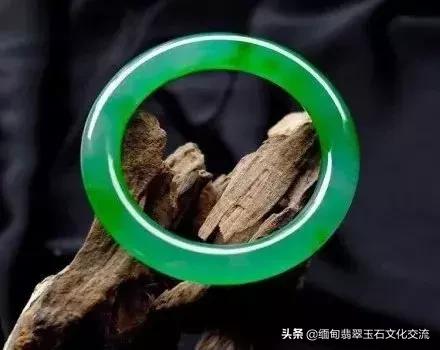 缅甸翡翠糯种手镯价格,缅甸翡翠玉手镯价位-第6张图片-翡翠网