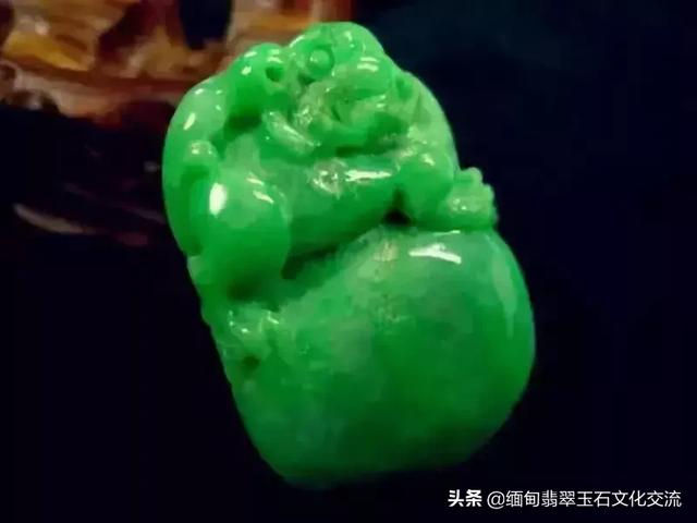 翡翠飘兰花图片大全糯种飘兰花翡翠手镯-第20张图片-翡翠网