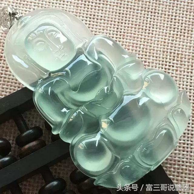 翡翠手镯有辐射吗翡翠越戴越浑浊怎么办-第15张图片-翡翠网