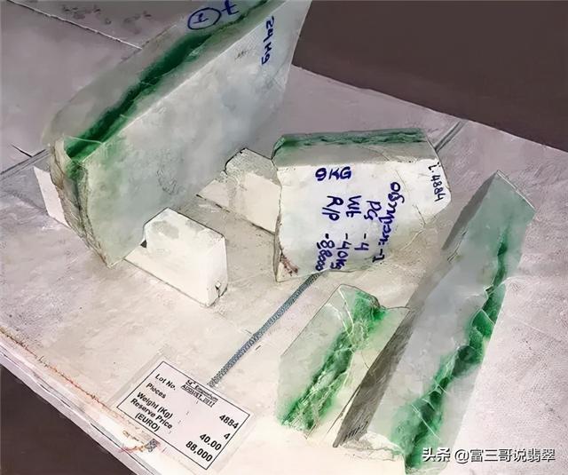 绿翡翠原石墨绿色翡翠原石图片-第8张图片-翡翠网