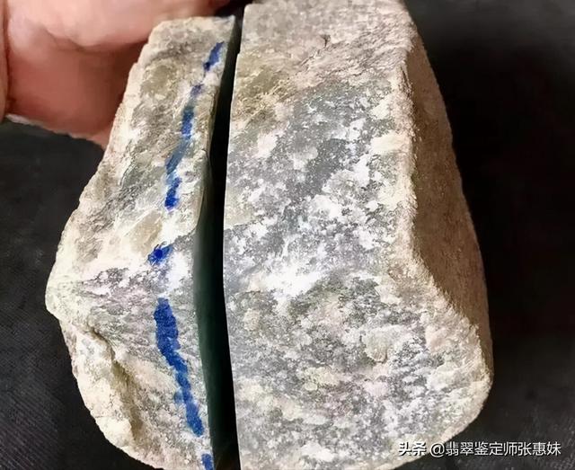 翡翠原石黄砂皮赌石看皮翻沙-第3张图片-翡翠网