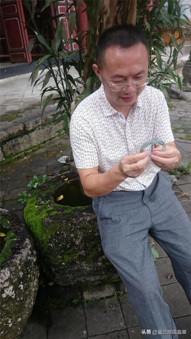 老玉镯子100年以上图片,古老翡翠手镯-第4张图片-翡翠网