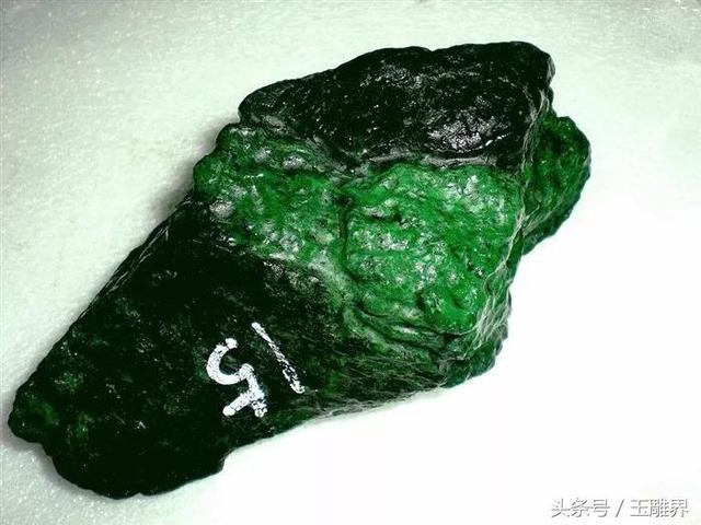 干青种翡翠手镯,好的干青种翡翠值钱吗-第2张图片-翡翠网