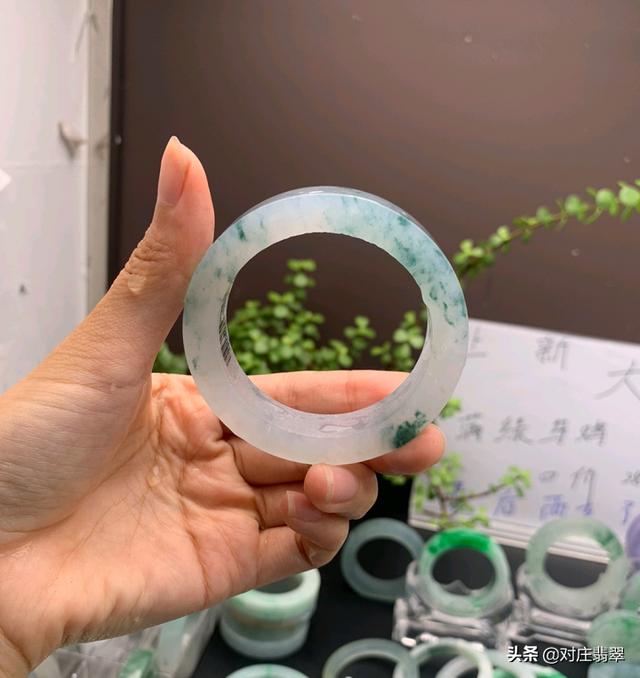 水草玛瑙和翡翠的区别,水草翡翠手镯-第10张图片-翡翠网