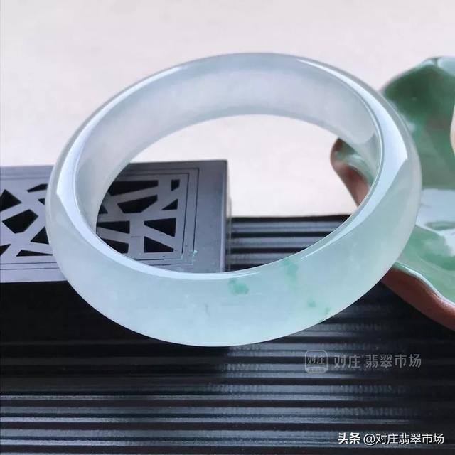 翡翠结晶手镯翡翠手镯打灯有结晶体-第8张图片-翡翠网