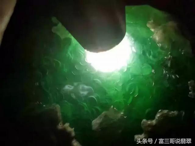 翡翠脱沙知识大全翡翠原石用什么人工脱沙-第8张图片-翡翠网