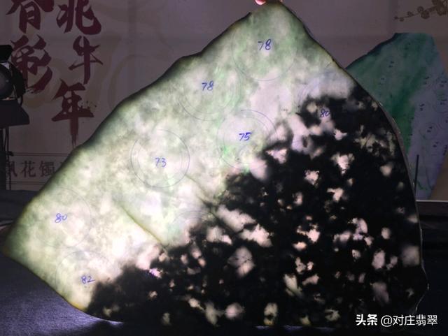 水墨画种翡翠手镯像水墨画的玉-第1张图片-翡翠网