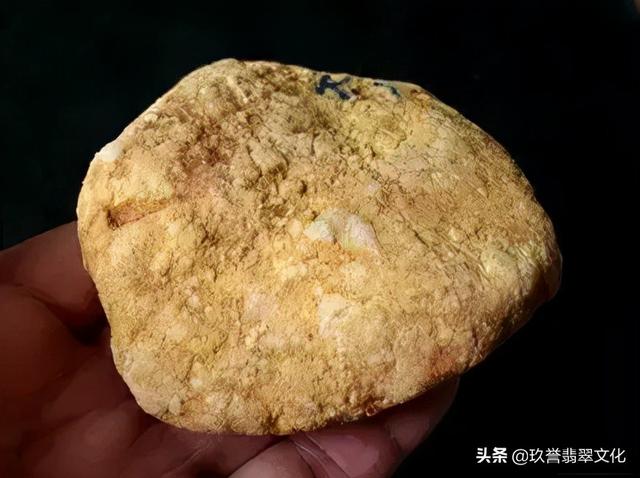 翡翠原石收藏什么是翡翠原石-第3张图片-翡翠网