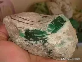 翡翠赌石知识讲座视频,切割翡翠原石视频-第5张图片-翡翠网