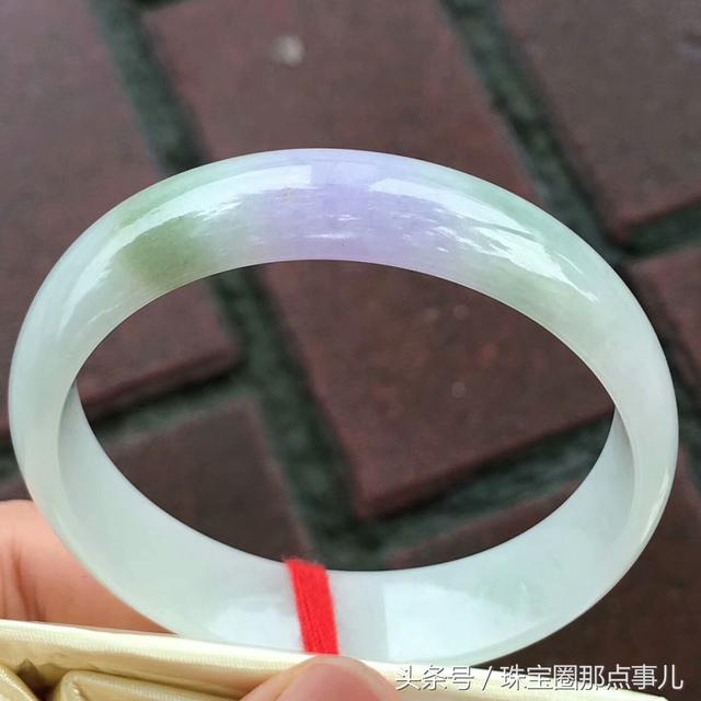 翡翠手镯值得买吗,几百块有瑕疵的翡翠能买吗-第19张图片-翡翠网