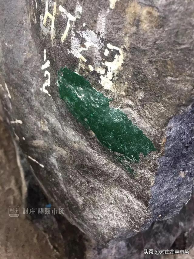 翡翠原石一线多宽,翡翠原石的价位-第5张图片-翡翠网