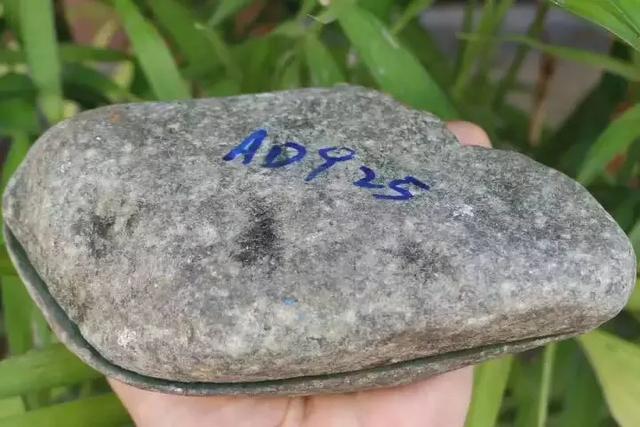 南齐翡翠原石有几种皮壳,南齐翡翠原石皮壳起包浆-第1张图片-翡翠网