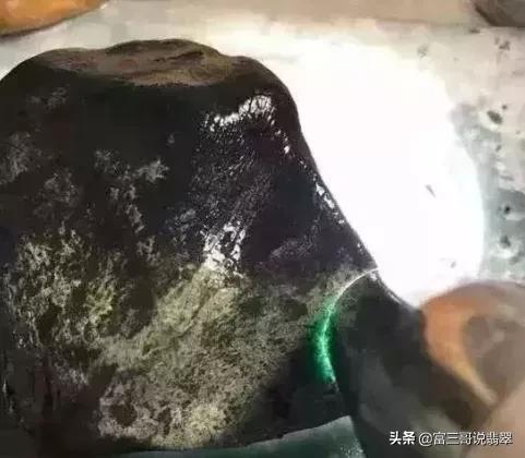 翡翠原石皮壳图解,翡翠原石皮壳不吸水-第7张图片-翡翠网