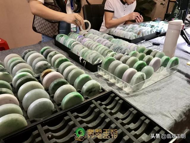 翡翠旗原石视频翡翠抛光视频-第22张图片-翡翠网