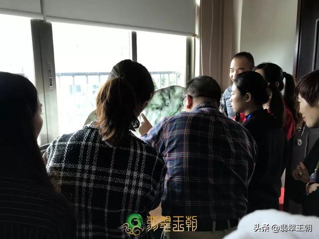 翡翠旗原石视频翡翠抛光视频-第31张图片-翡翠网