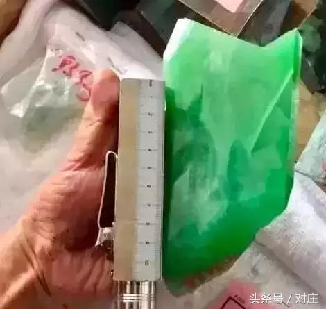 满绿翡翠原石翡翠原石价格-第2张图片-翡翠网