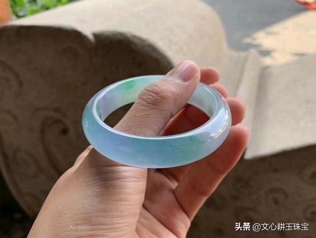 翡翠赌石的癣,翡翠原石冰蓝癣是什么-第10张图片-翡翠网