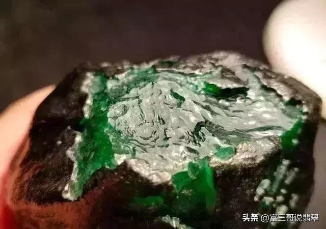 捡漏赌石类小说完本,赌翡翠原石有多少种赌法-第1张图片-翡翠网