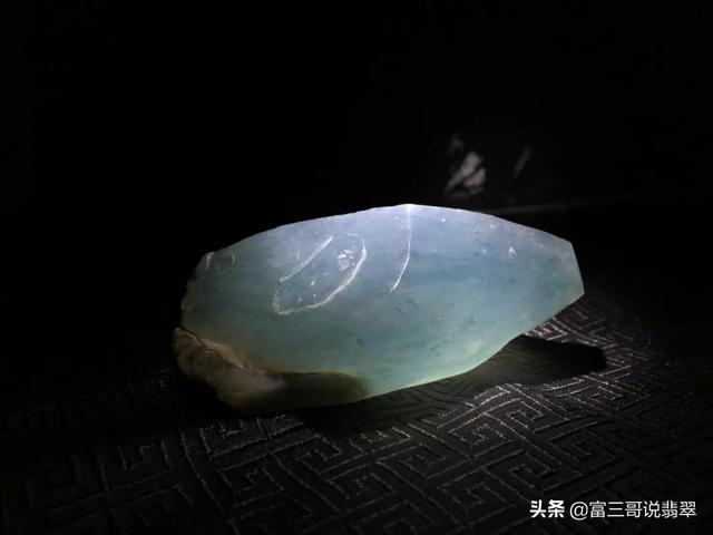 原石图片大全景云翡翠原石-第5张图片-翡翠网