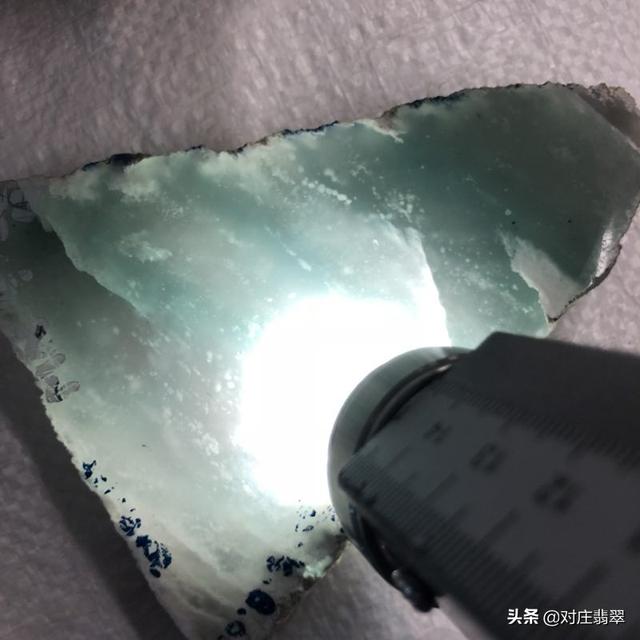 买翡翠原石的陷阱,人造翡翠原石价格-第2张图片-翡翠网