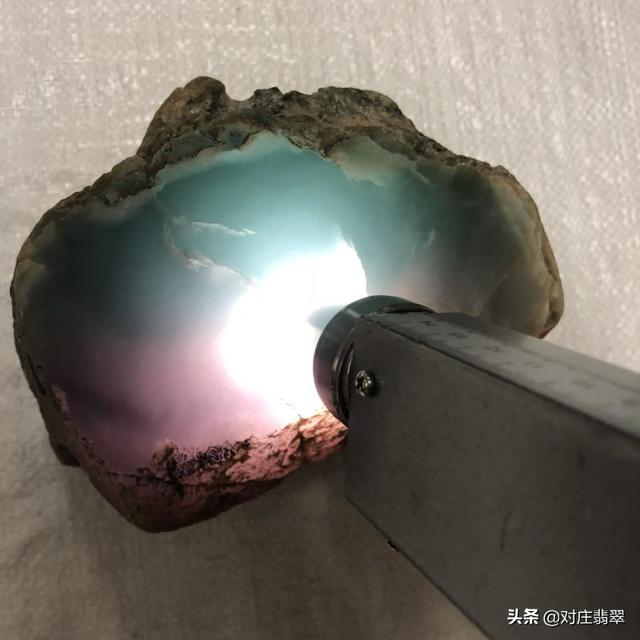 买翡翠原石的陷阱,人造翡翠原石价格-第9张图片-翡翠网