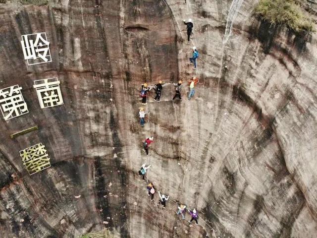 抖音很火的攀岩游戏抖音上攀爬悬崖的游戏-第1张图片-翡翠网