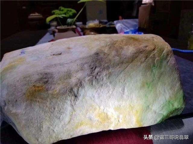 什么是翡翠原石翡翠原石怎么用砂石打磨-第3张图片-翡翠网