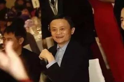 亿万富翁打碎翡翠手镯赔偿,汤煜峰摔坏玉镯是哪集-第6张图片-翡翠网