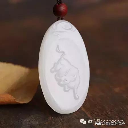 翡翠手镯中有一条很长的黄线,翡翠里面有黄翡好吗-第9张图片-翡翠网