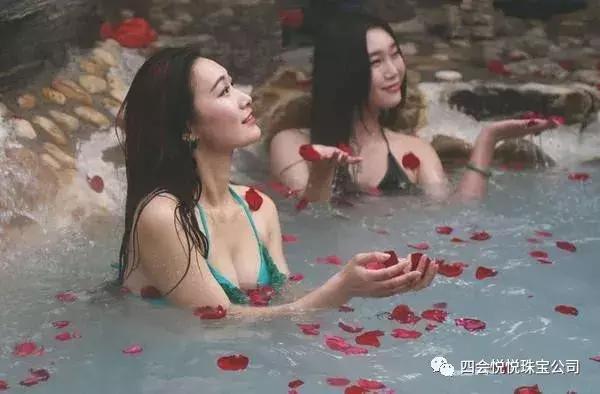 美女摔坏翡翠手镯视频玉手镯断了一般在哪修-第1张图片-翡翠网