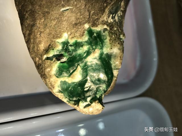 包含大马卡翡翠原石怎么辨认的词条-第3张图片-翡翠网