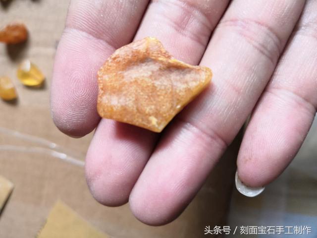 怎么打磨翡翠原石练手料翡翠原石小块自己怎么打磨-第4张图片-翡翠网