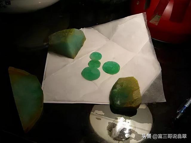 几块钱的翡翠原石切割视频的简单介绍-第9张图片-翡翠网