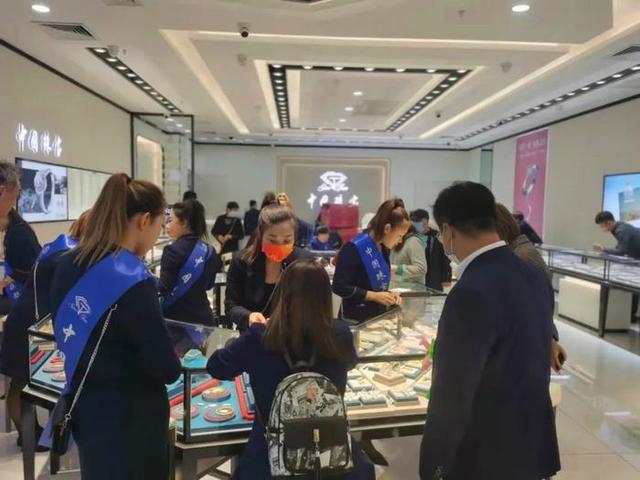 中国珠宝全国多少分店,萃华珠宝有多少分店-第9张图片-翡翠网