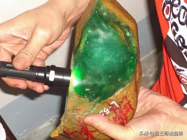 多彩翡翠原石切割视频翡翠原石切割技巧-第4张图片-翡翠网