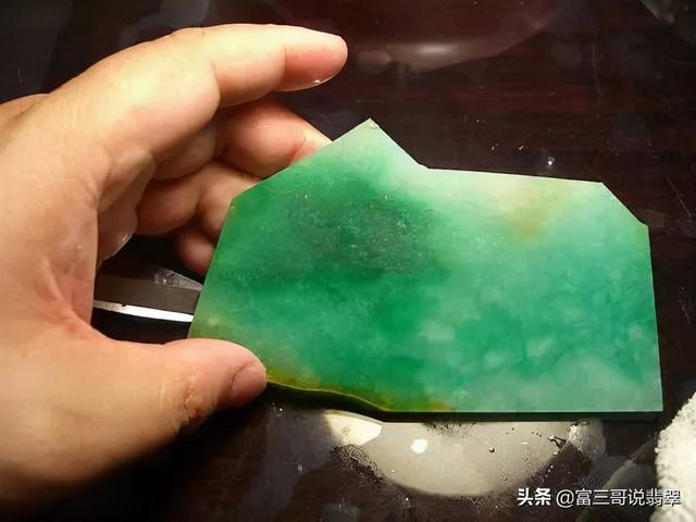 多彩翡翠原石切割视频翡翠原石切割技巧-第11张图片-翡翠网