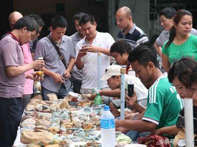 广东平洲翡翠原石中介商广东平洲翡翠赌石市场-第2张图片-翡翠网