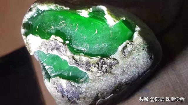 翡翠赌石口诀详解,澳门特别行政区翡翠赌石知识大全-第8张图片-翡翠网